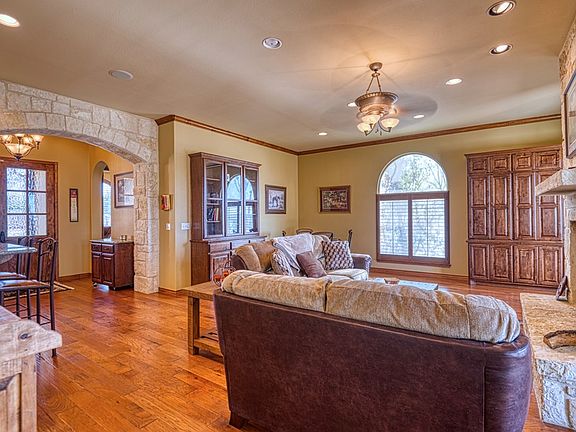 3rd image of 3801 Club House Dr Unit 7
