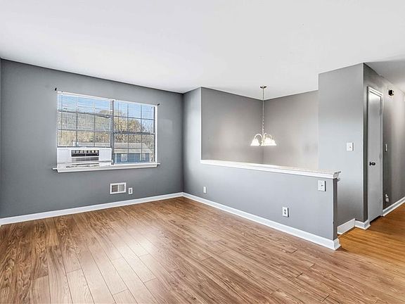 2nd image of 2724 Oxford Dr