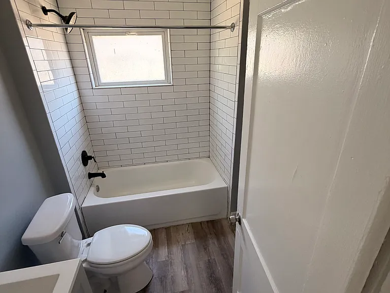 10111 Born Ave #1 — Photo 10