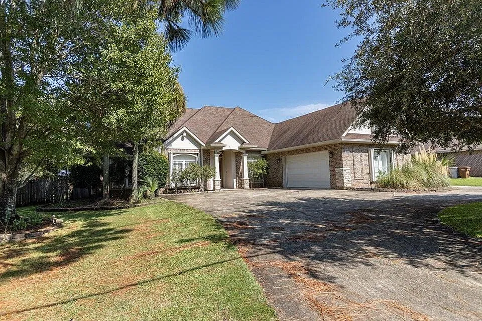 5 bed, 3.0 bath, 3016 sqft, $2,375 — Photo 2