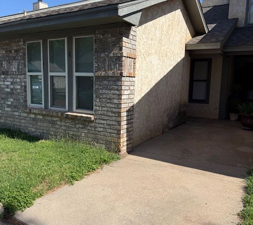 1st image of 8 Crossroads Dr