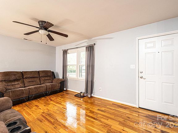 4th image of 5648 Claridge Dr