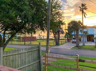 1037 16th St, San Leon, TX 77539