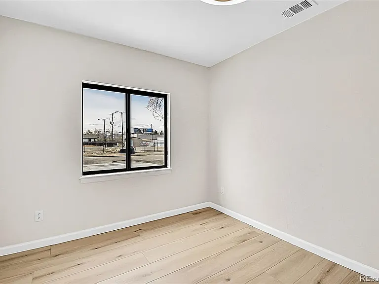 1448 Newport St — Photo 17