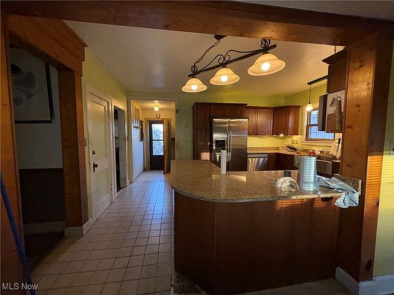 5th image of 25975 Main St