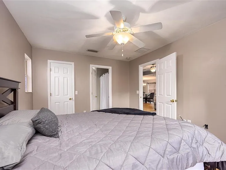 1608 NE 45th Pl — Photo 17