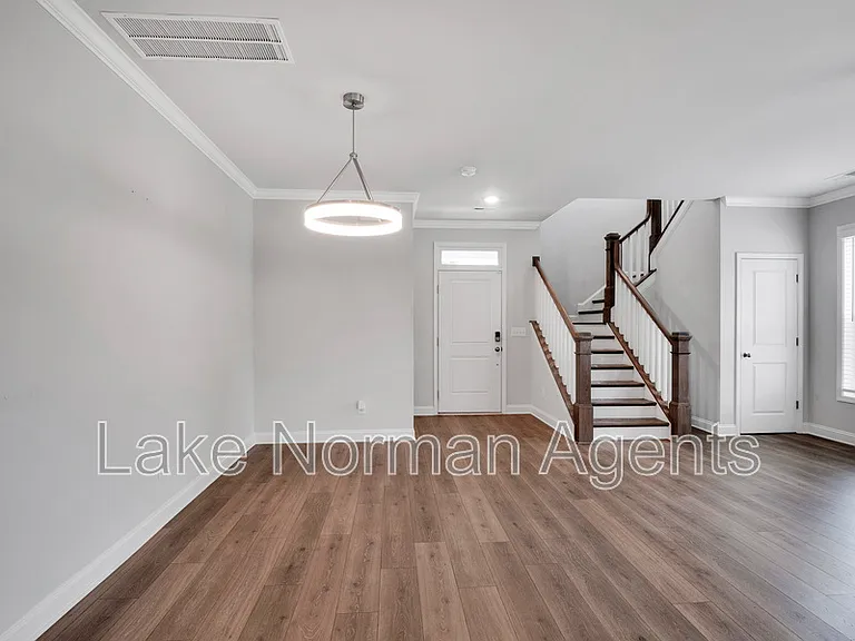 1034 Lyndon Station Dr — Photo 20