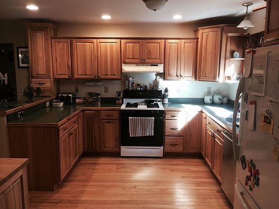 3rd image of 115 E White Bear Dr