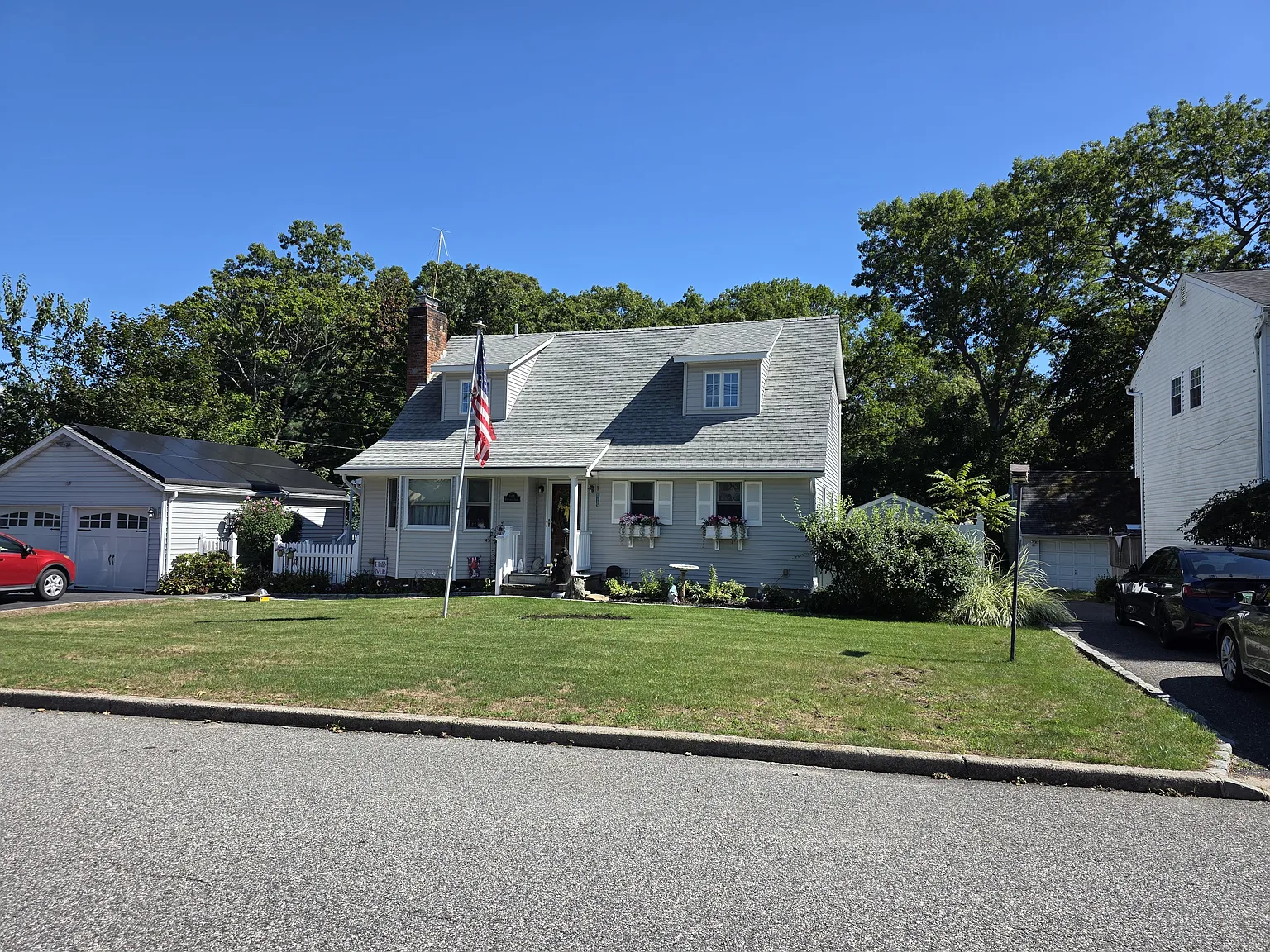 Blydenburgh Ave, Smithtown — Photo 1