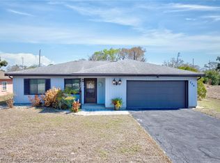 204 Memorial Dr, Sebring, FL 33870