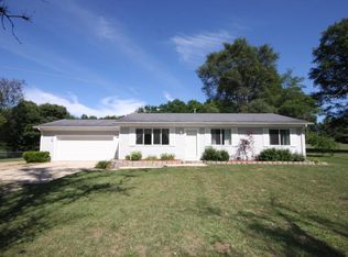 811 S Main St, Lawton, MI 49065