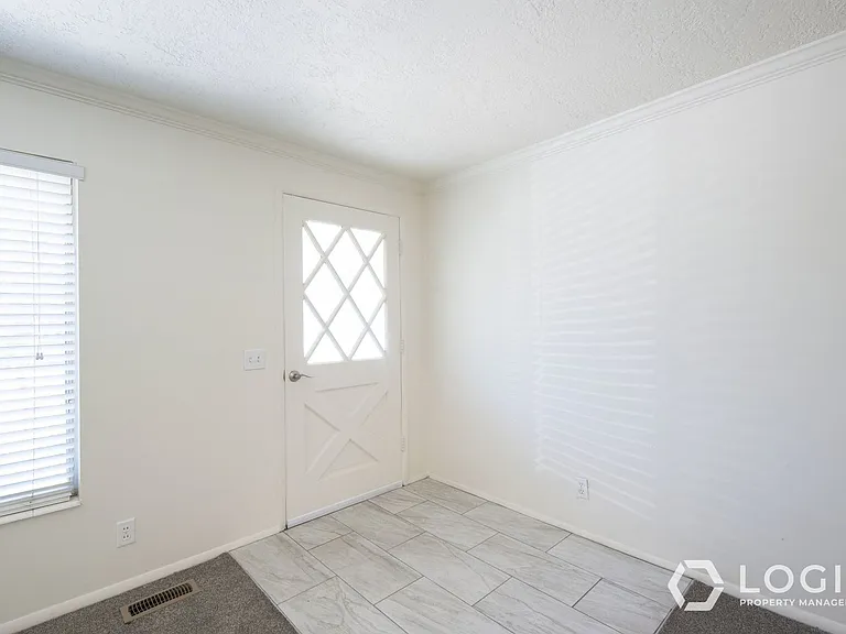 1911 E Cecelia Cir #1911 CECILIA CIRCLE — Photo 5