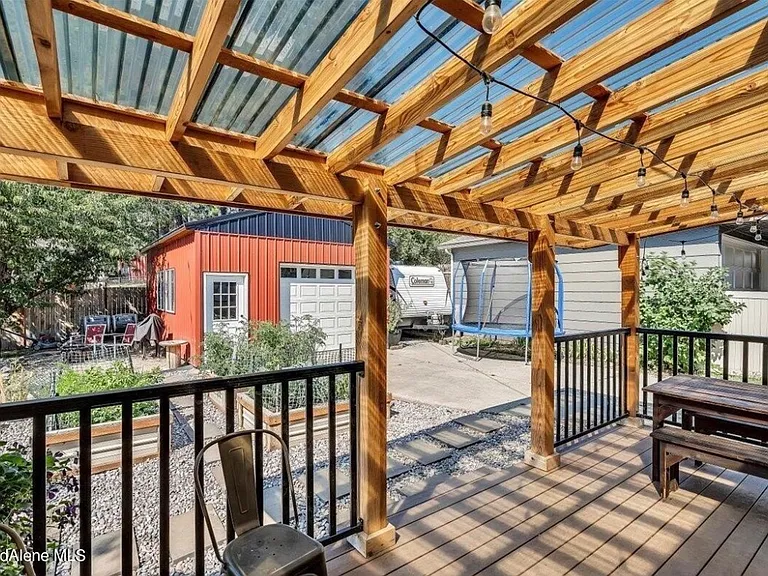 1705 E Satre Ave — Photo 11