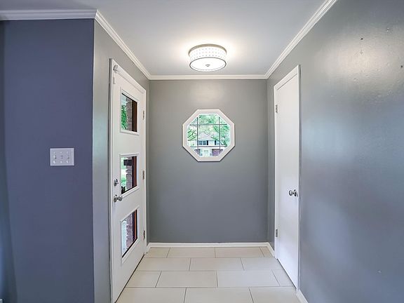 4th image of 3140 W 48th St