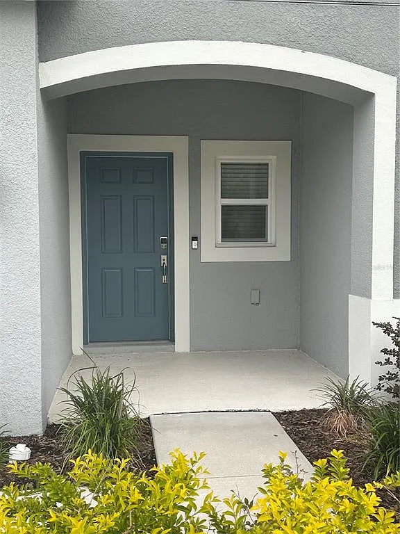 3 bed, 2.5 bath, 1373 sqft, $1,900 — Photo 3