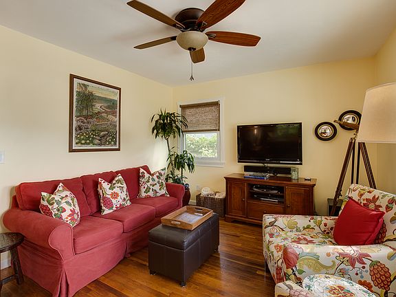 3rd image of 1374 Shoreline Dr