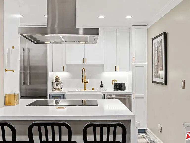 960 Larrabee St #105 — Photo 5