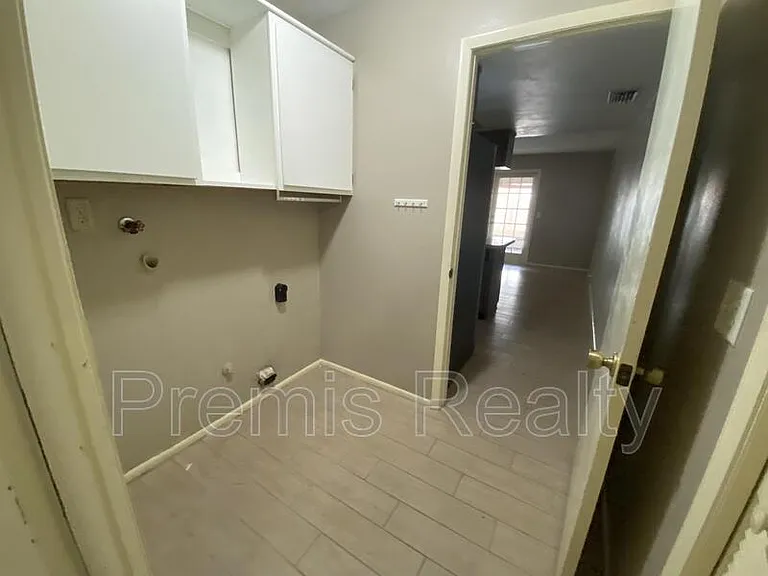 14875 Cromwell Dr — Photo 12