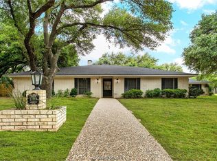 1103 Anderson St, Hearne, TX 77859