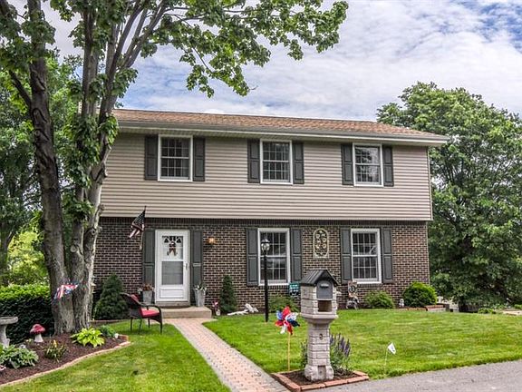 2nd image of 108 Emerald Ct