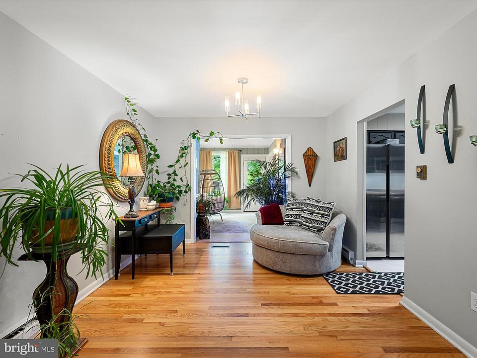 1st image of 537 Ridge Rd S