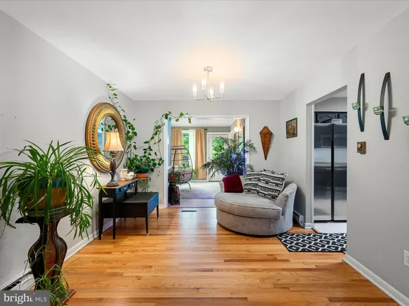 537 Ridge Rd S, Martinsburg, WV 25403