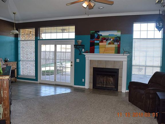 3rd image of 712 W Aldine Ct