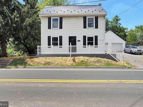 2nd image of 7922 Sharpsburg Pike