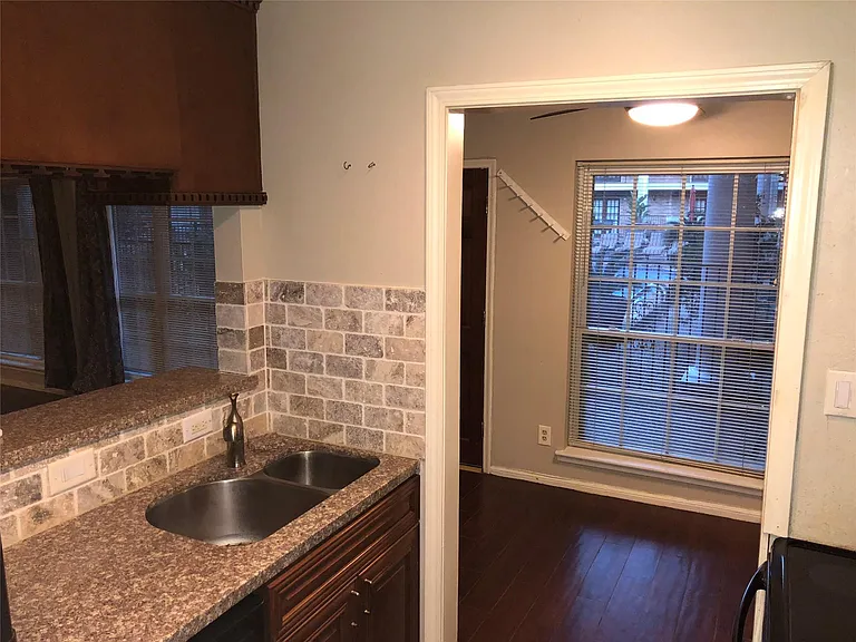 2507 Montrose Blvd #5 — Photo 12