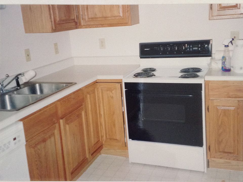 2nd image of 1016 E Market St