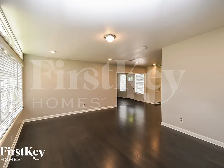 5521 Coppedge Ave — Photo 4