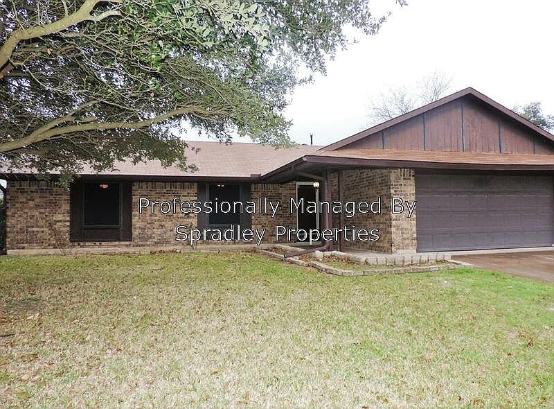 1st image of 804 Bunker Hill Dr