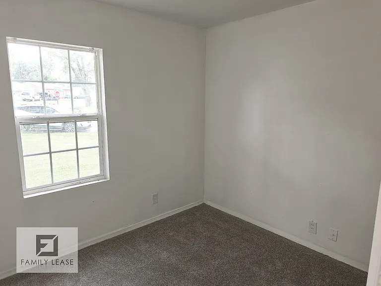 825 Saint Monica Dr — Photo 17