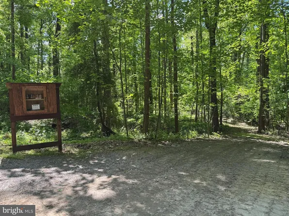Red Maple Ln, Harpers Ferry, WV 25425
