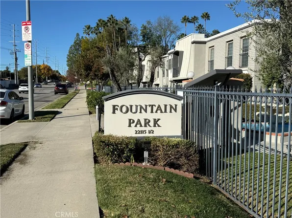 22049 Oxnard St, Woodland Hills, CA 91367