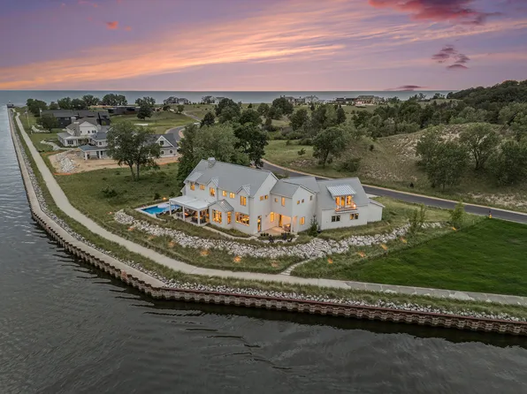 6736 Saugatuck Beach Rd, Saugatuck, MI 49453
