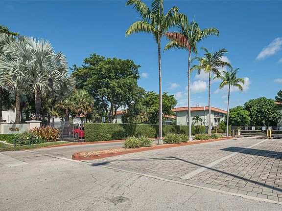 2nd image of 805 W Oakland Park Boulevard #D18