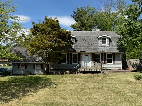 2900 W Kent Dr, Carbondale, IL 62901