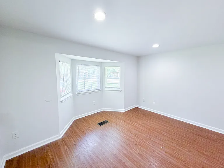 1666 Mayhew St — Photo 12