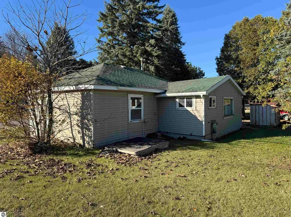 330 W 13th St, Cadillac, MI 49601