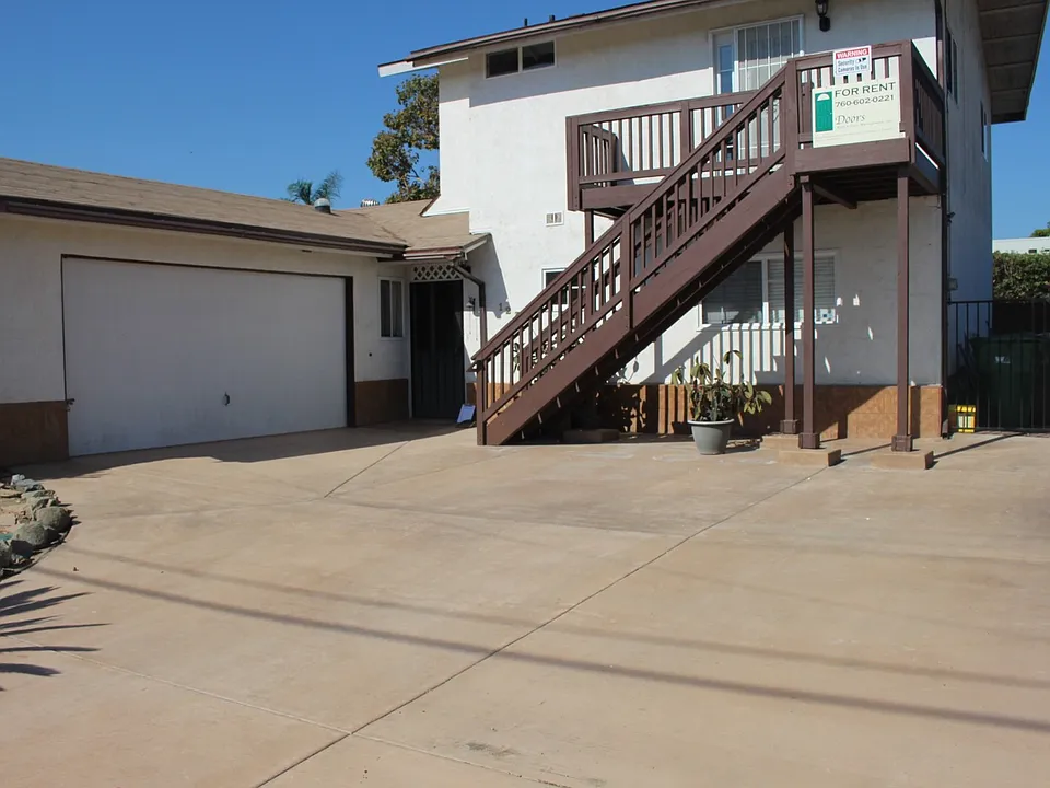 123 Frontier Dr #A-C