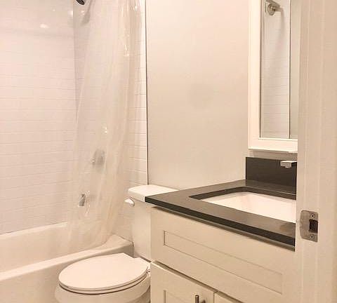 4th image of 2415 Lincoln Way APT 2