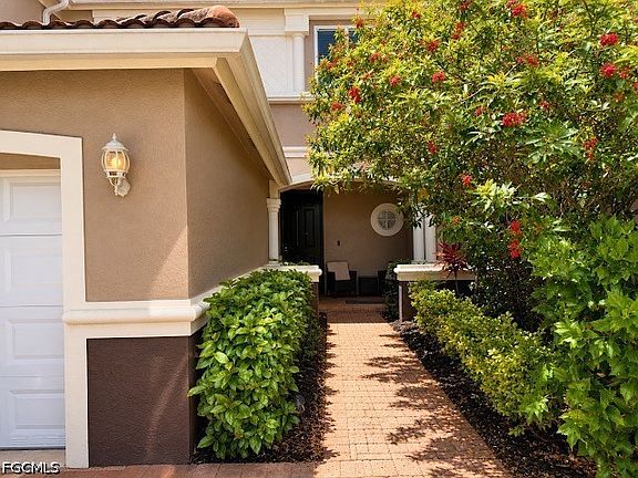 5th image of 9575 Roundstone Cir