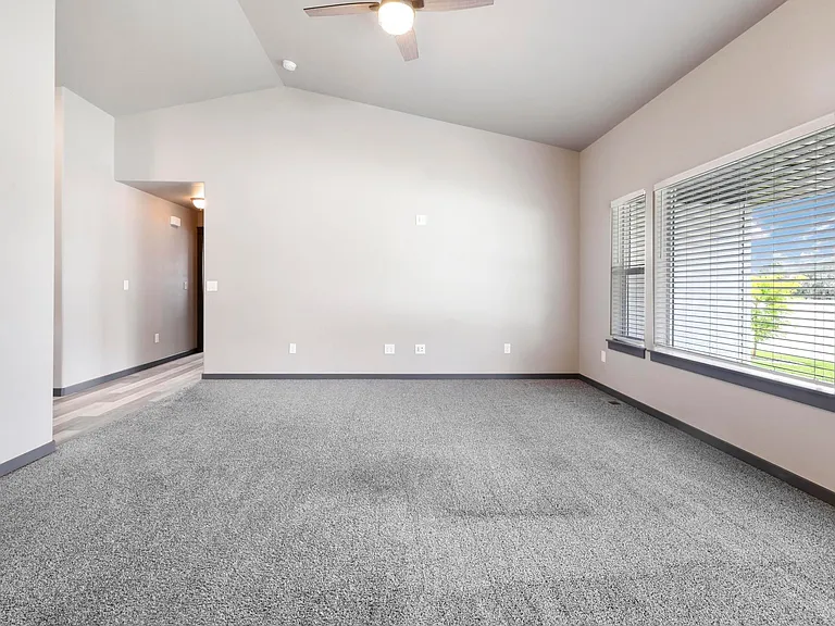 2463 Homestead St — Photo 4