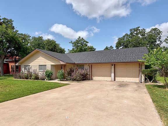 4th image of 2305 Lathan Ln