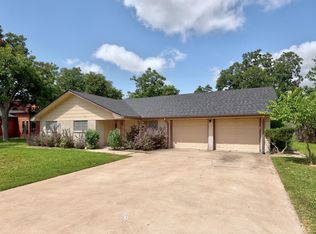 2305 Lathan Ln, Taylor, TX 76574