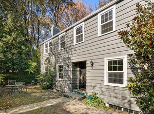 902 E Highland Dr, Seattle, WA 98102