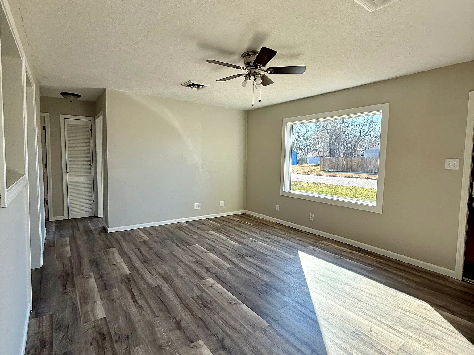 2 bed, 768 sqft, $1,050 — Photo 2