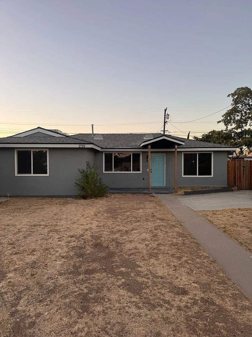 Single Family Home — Photo 2
