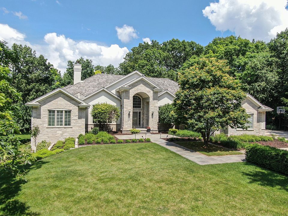 2nd image of W305N2974 Red Oak Ct